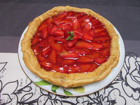 Tarte aux fraises en gelée de vin rouge