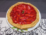 Tarte aux fraises en gelée de vin rouge